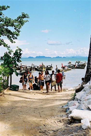 21 Thailand 2002 F1000001 Khao Lak Strand bei Krabi_478